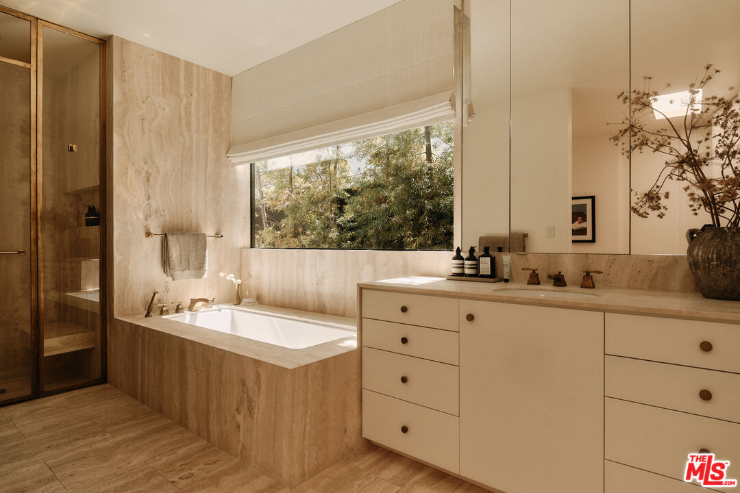 713 North Hillcrest Road Beverly Hills, CA 90210 - Photo 22 of 28 a bathroom with a double vanity sink mirror and bathtub