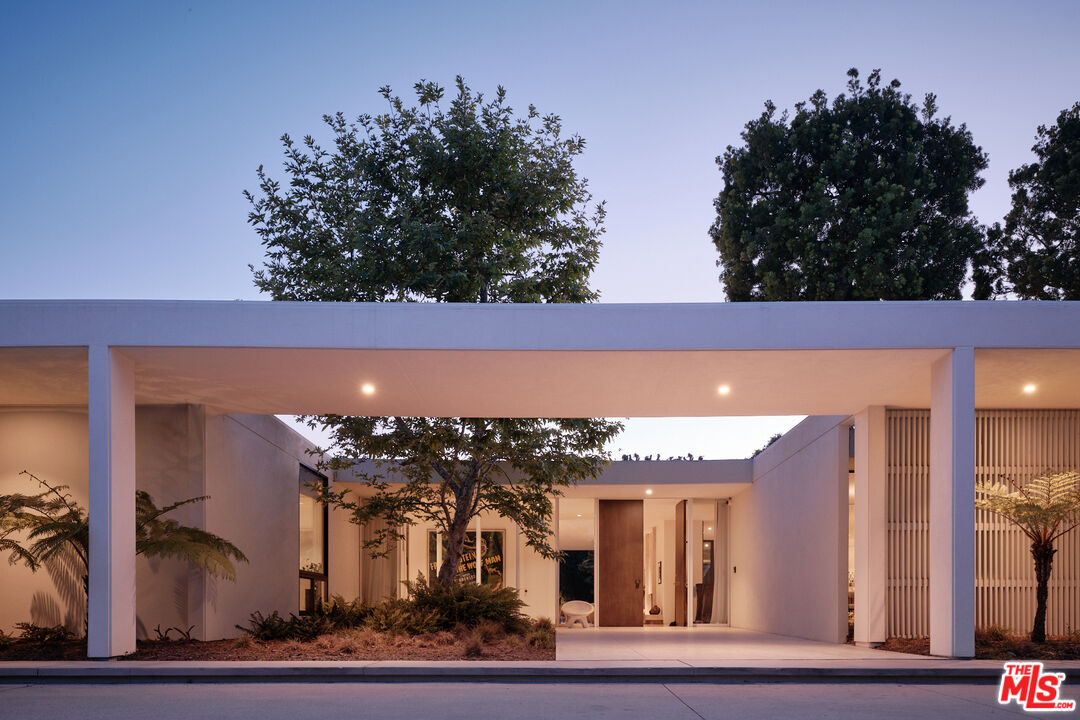 713 North Hillcrest Road Beverly Hills, CA 90210 - Photo 27 of 28 front view of house with a street