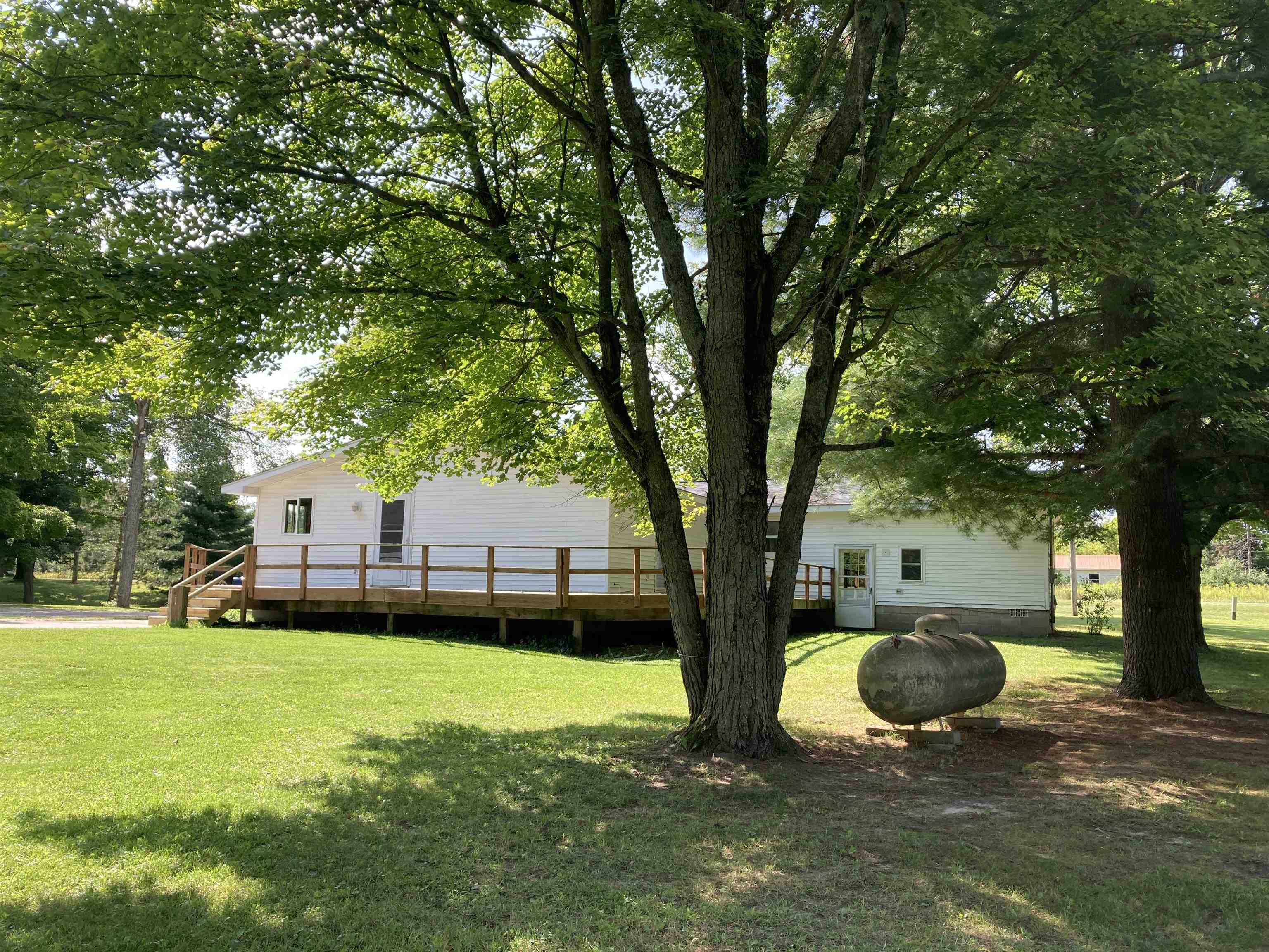 3277 East Rose City Road Lupton, MI 48635 - Photo 9 of 49 1926245-6e4cda7e-bb6e-4f6a-849d-5bba1e5e4007.JPG