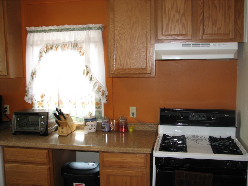 145 Chaplin Street Pawtucket, RI 02861 - Photo 5 of 22 Gallery Image 5