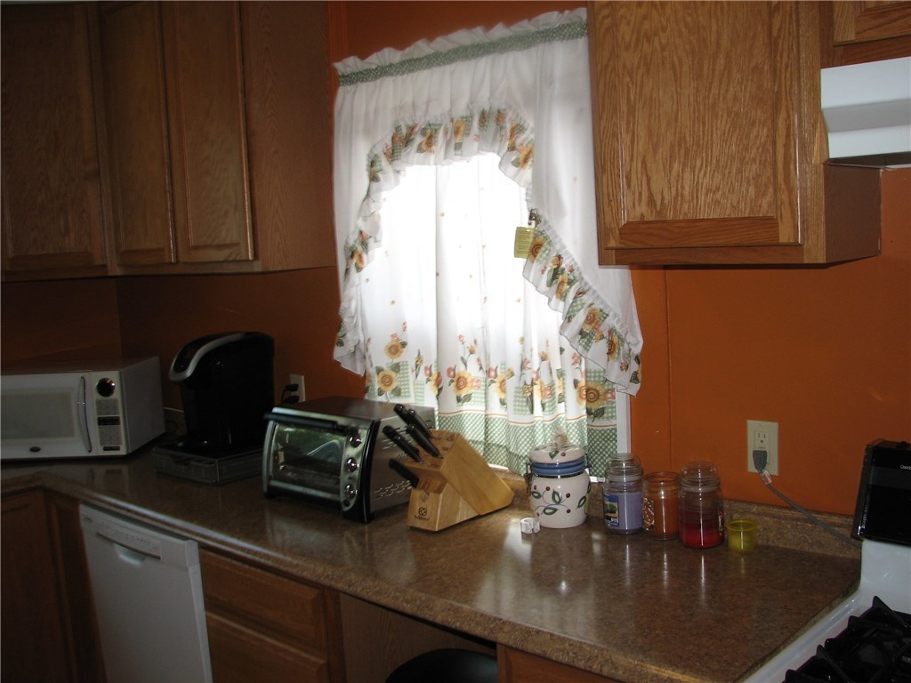 145 Chaplin Street Pawtucket, RI 02861 - Photo 8 of 22 Gallery Image 8