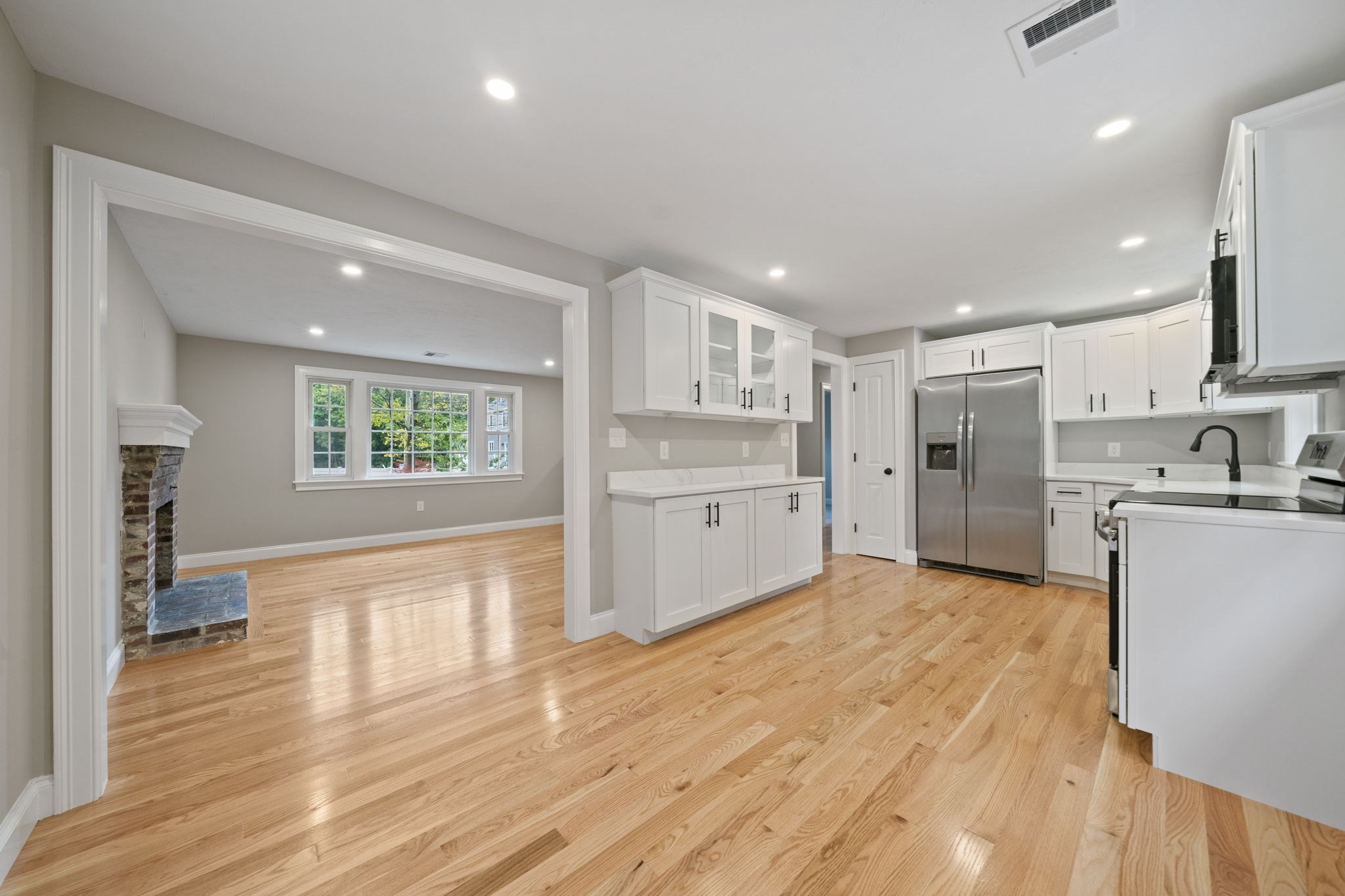 3 Taylor Point Road Pembroke, MA 02359 - Photo 8 of 38 Gallery Image 8