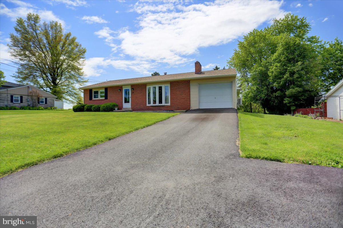 130 Spring Road Dillsburg, PA 17019 - Photo 2 of 38 Gallery Image 2