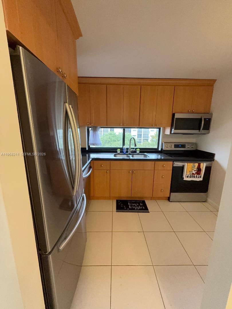 16919 North Bay Road, Unit 507 Sunny Isles Beach, FL 33160 - Photo 13 of 28 Photo 13