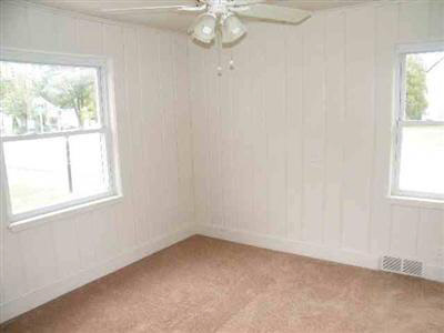 9250 Davison Road Davison, MI 48423 - Photo 6 of 9 20206228-5.JPG