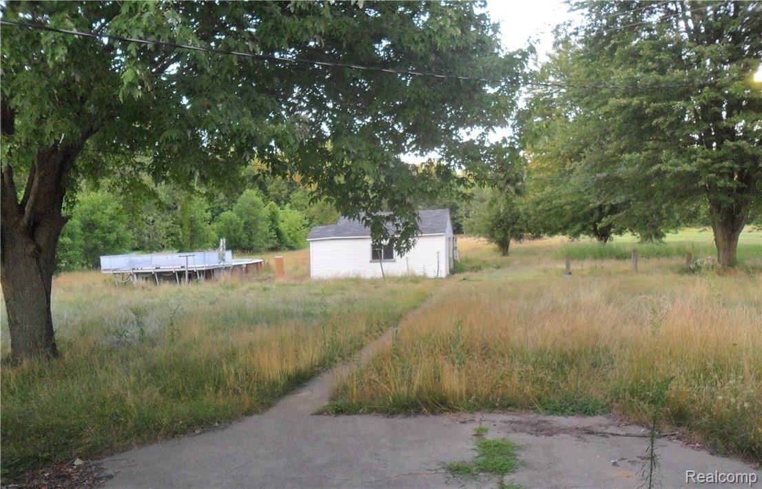 22201 Clark Road Belleville, MI 48111 - Photo 10 of 11 SAM_0731.JPG