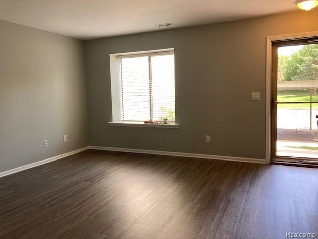 1574 Streamwood Court Rochester Hills, MI 48307 - Photo 3 of 8