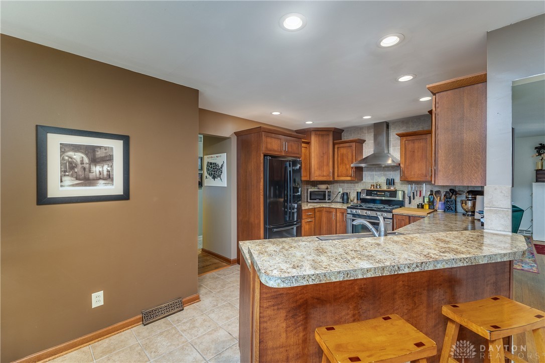182 Merry Robin Road Troy, OH 45373 - Photo 5 of 43 Kitchen