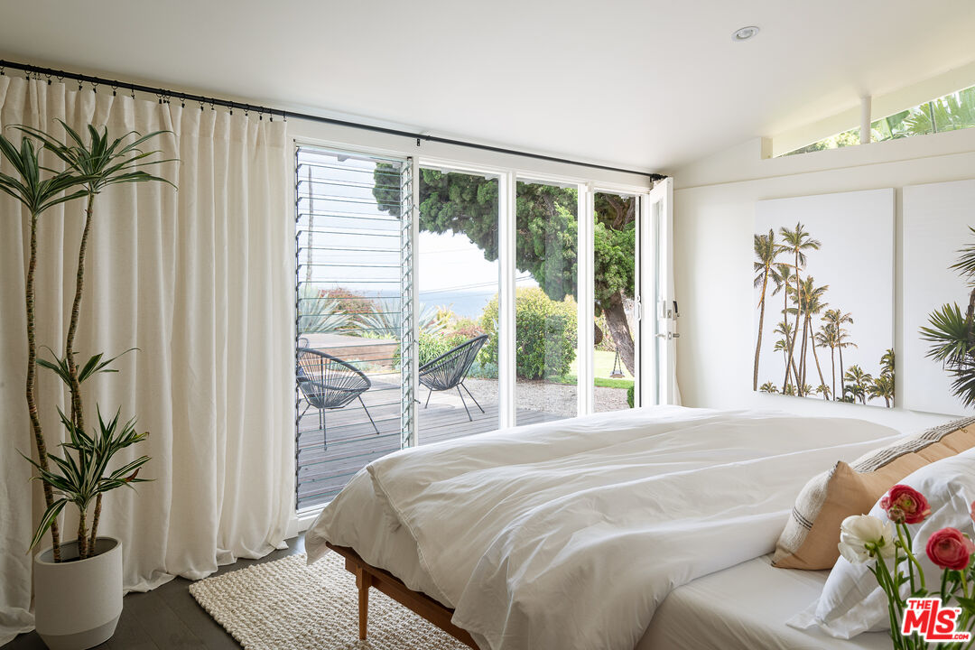 29107 Cliffside Drive Malibu, CA 90265 - Photo 10 of 22 a bedroom with a bed and a window