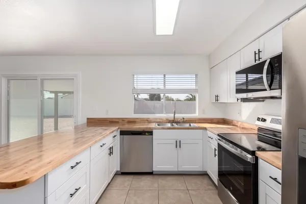 $1,999 | 7027 West Palo Verde Avenue, Peoria, AZ 85345