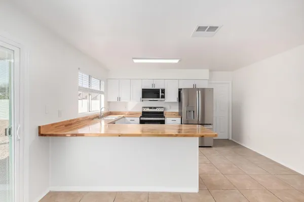 $1,999 | 7027 West Palo Verde Avenue, Peoria, AZ 85345