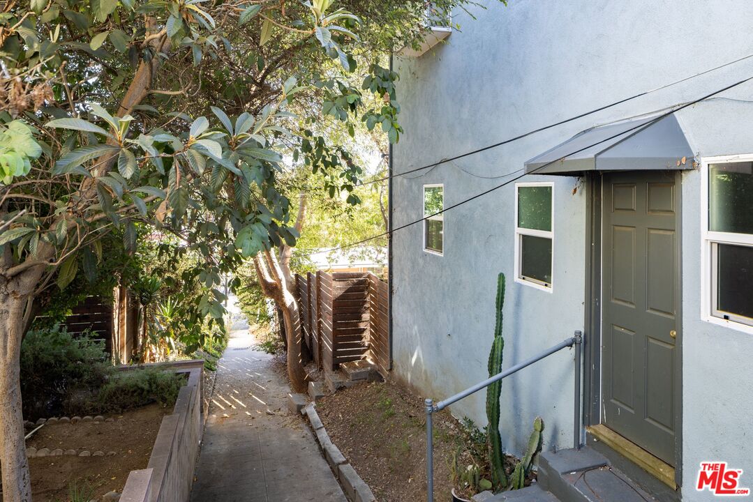 3666 Roderick Road Los Angeles, CA 90065 - Photo 23 of 34 Gallery Image 23