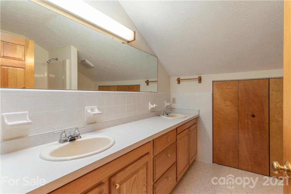 22 Lon Israel Road Candler, NC 28715 - Photo 32 of 40 Gallery Image 32