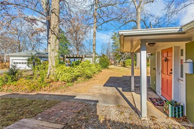 $374,900 | 216 Knollwood Drive, Jamestown, NC 27282