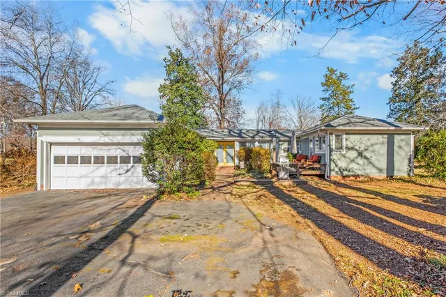 $374,900 | 216 Knollwood Drive, Jamestown, NC 27282