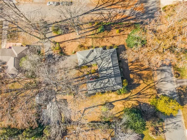 $374,900 | 216 Knollwood Drive, Jamestown, NC 27282