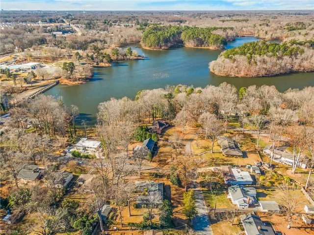 $374,900 | 216 Knollwood Drive, Jamestown, NC 27282