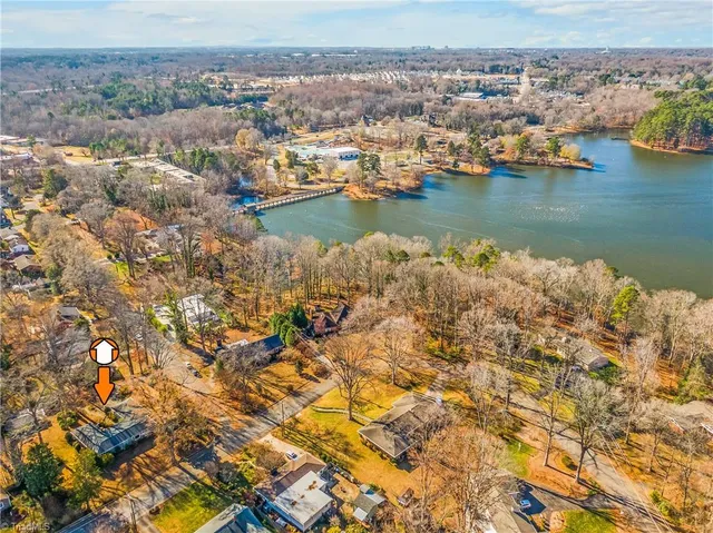 $374,900 | 216 Knollwood Drive, Jamestown, NC 27282