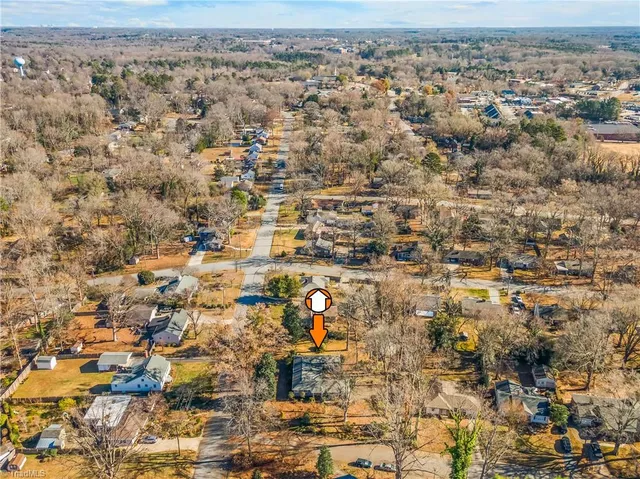 $374,900 | 216 Knollwood Drive, Jamestown, NC 27282