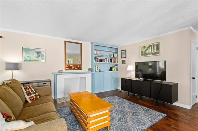 $374,900 | 216 Knollwood Drive, Jamestown, NC 27282