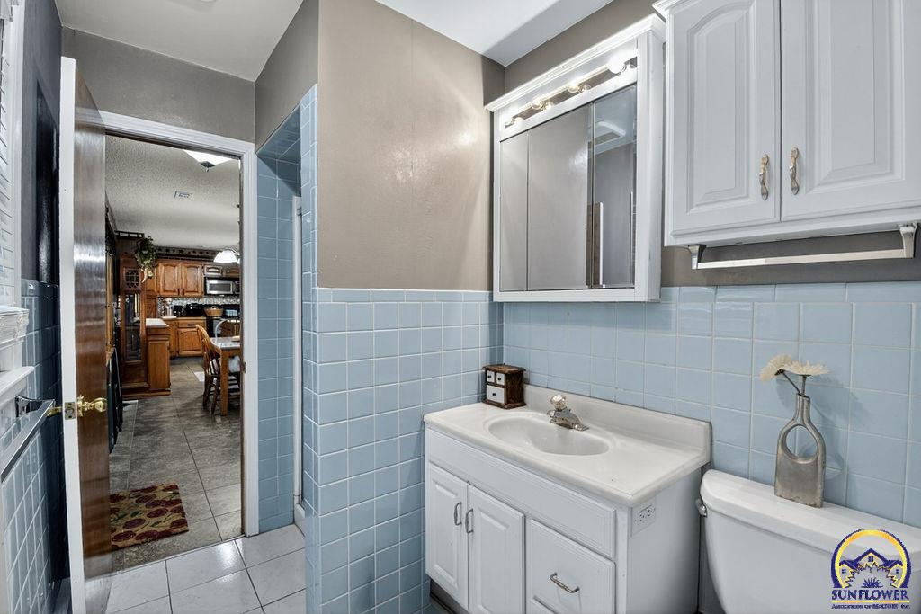 4945 Northwest Rochester Road Topeka, KS 66617 - Photo 15 of 33