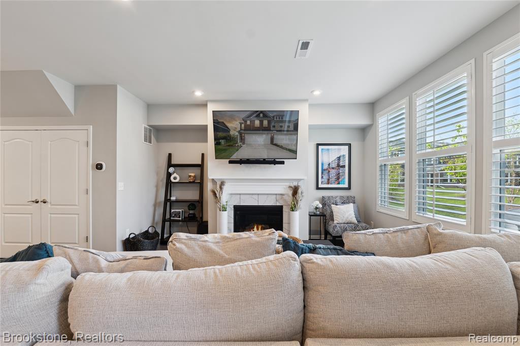 765 Hummingbird Drive Rochester Hills, MI 48307 - Photo 11 of 47