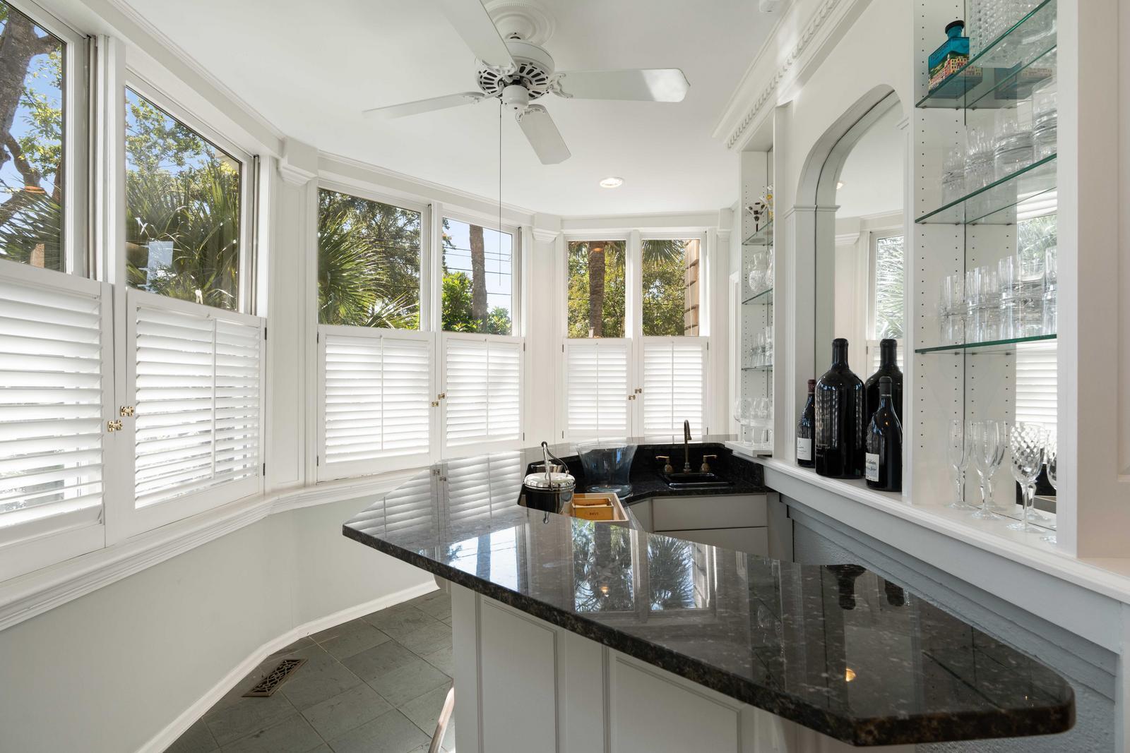 22 Rutledge Avenue Charleston, SC 29401 - Photo 21 of 81 Sunroom / Bar