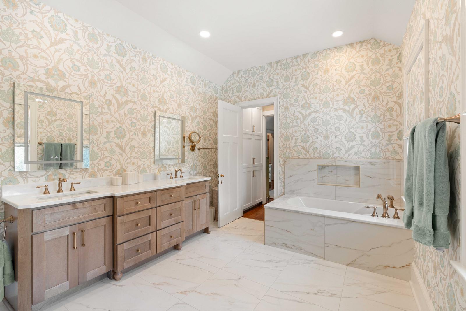 22 Rutledge Avenue Charleston, SC 29401 - Photo 48 of 81 Bathroom