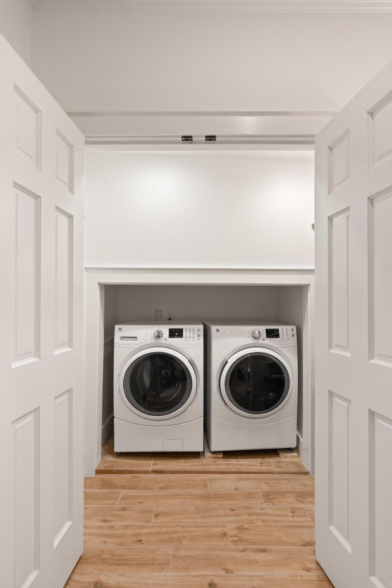 22 Rutledge Avenue Charleston, SC 29401 - Photo 61 of 81 Carriage House Laundry