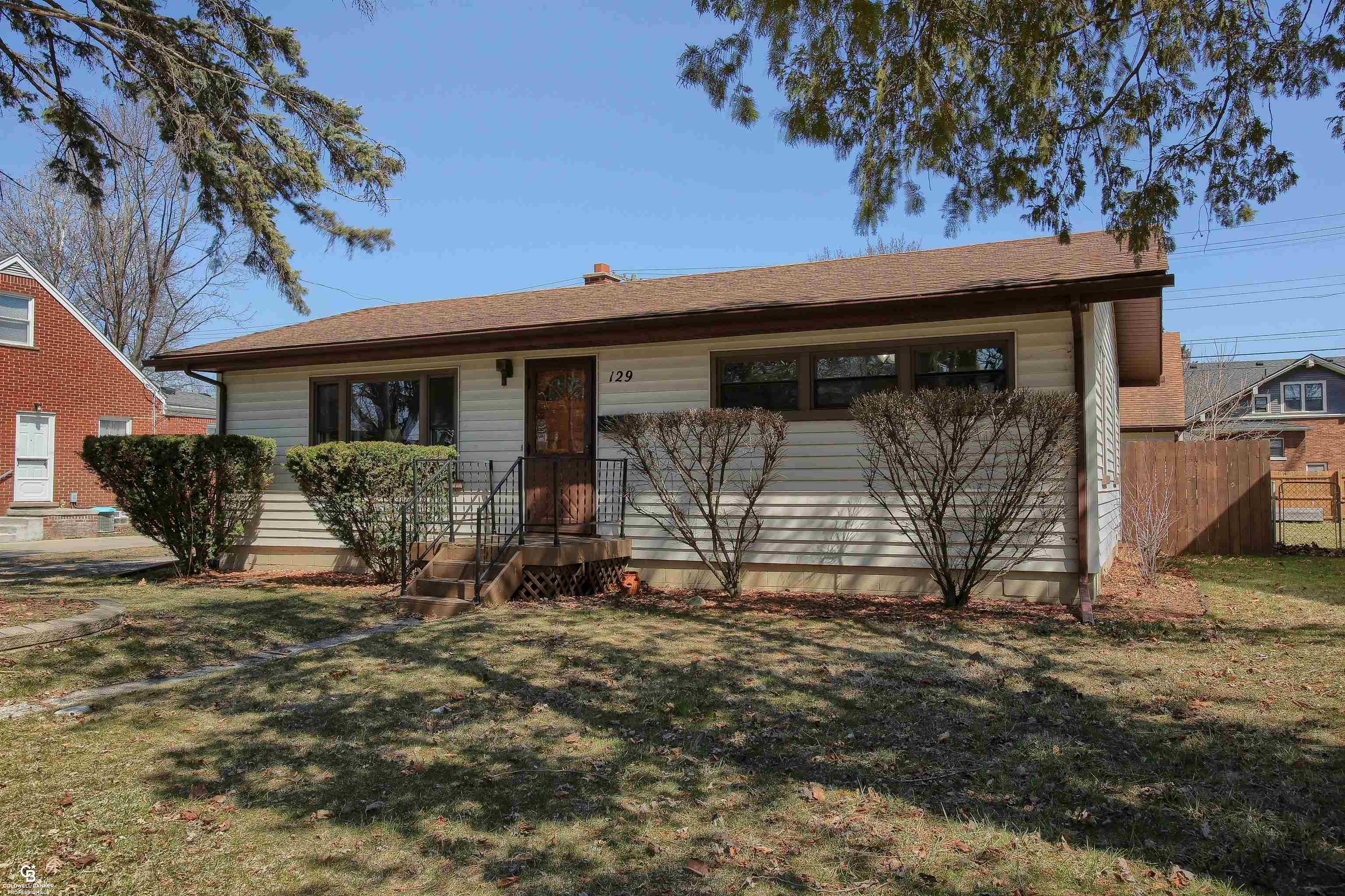 129 Riverside Drive Mount Clemens, MI 48043 - Photo 1 of 21 50104666.JPG