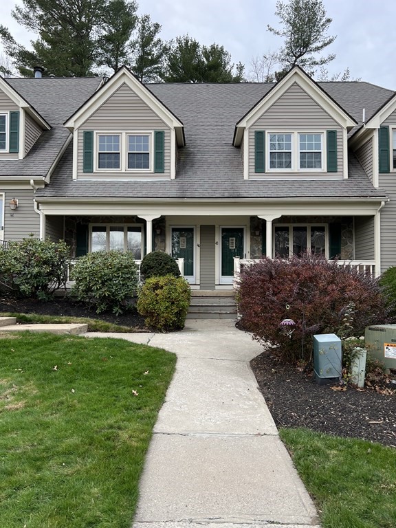 40 Michael Way, Unit 40 Andover, MA 01810 - Photo 1 of 28 a front view of a house with garden