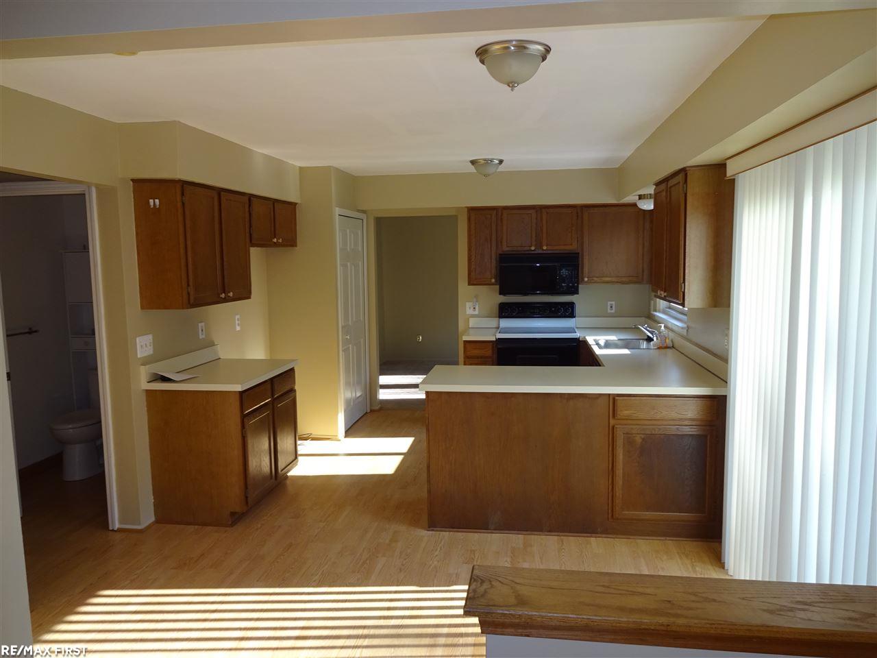 1631 Ridgecrest Rochester Hills, MI 48306 - Photo 4 of 40