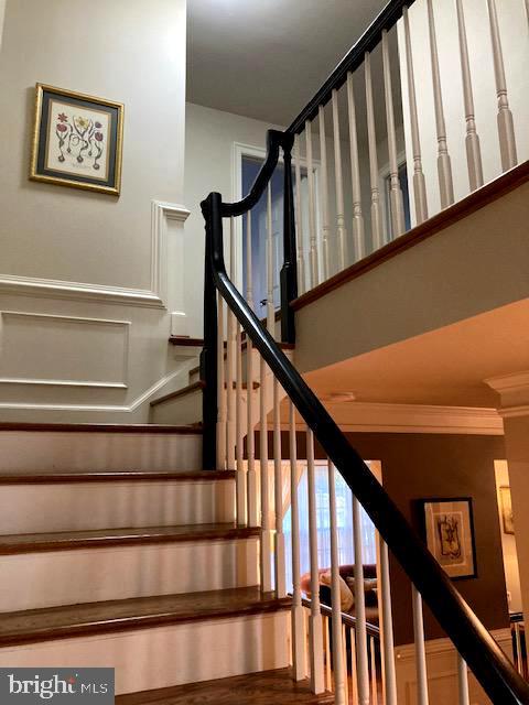 7915 Quarry Ridge Way Bethesda, MD 20817 - Photo 23 of 38 Stairs to second level