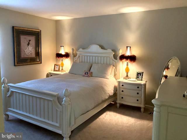 7915 Quarry Ridge Way Bethesda, MD 20817 - Photo 25 of 38 Second Floor Guest bedroom