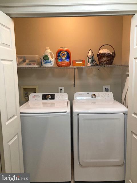 7915 Quarry Ridge Way Bethesda, MD 20817 - Photo 27 of 38 Bedroom level washer/dryer
