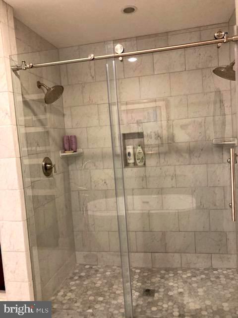 7915 Quarry Ridge Way Bethesda, MD 20817 - Photo 33 of 38 Owners' suite dual head over-sized shower