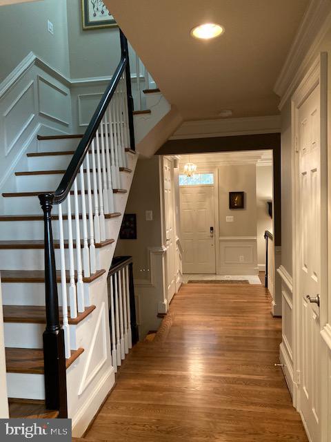 7915 Quarry Ridge Way Bethesda, MD 20817 - Photo 6 of 38 Main level hallway
