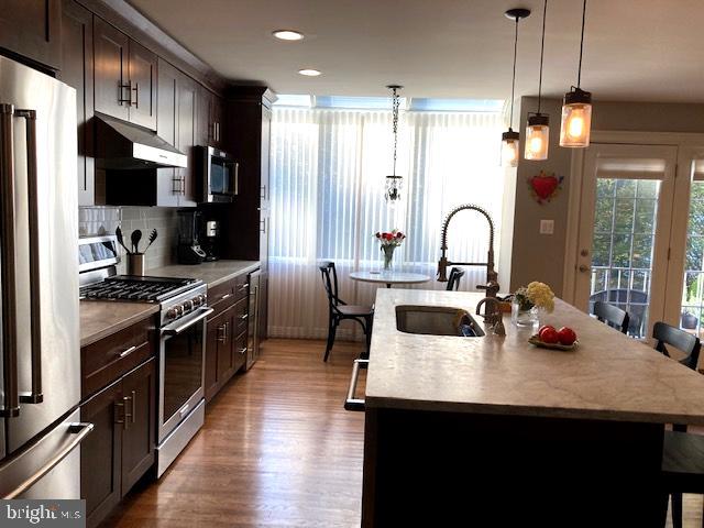 7915 Quarry Ridge Way Bethesda, MD 20817 - Photo 10 of 38 Kitchen Island