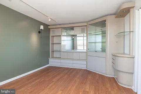 $199,999 | 1001 City Avenue, Unit W813, Wynnewood, PA 19096