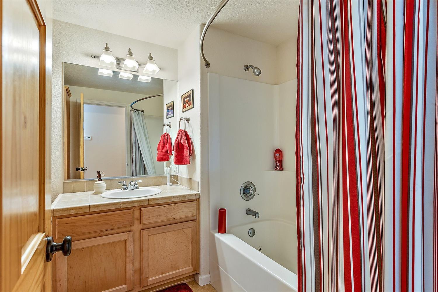 486 Old Ferry Road Shady Cove, OR 97539 - Photo 20 of 35 Main Level Guest Bath