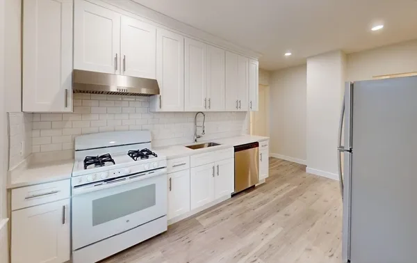 $3,800 | 391 Linwood Avenue, Unit 1, Newton, MA 02460