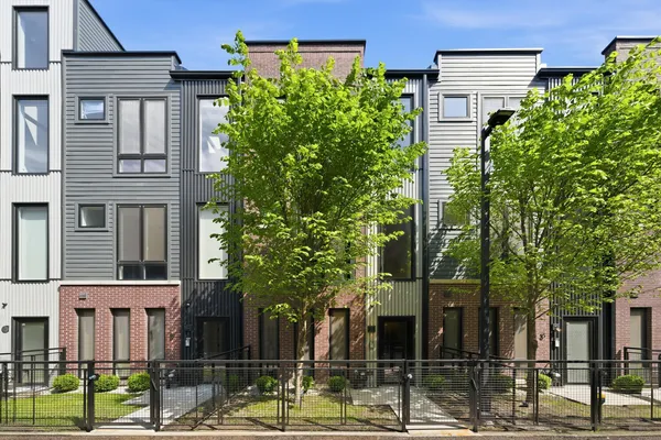 $710,000 | 4250 West Belmont Avenue, Unit 1, Chicago, IL 60641