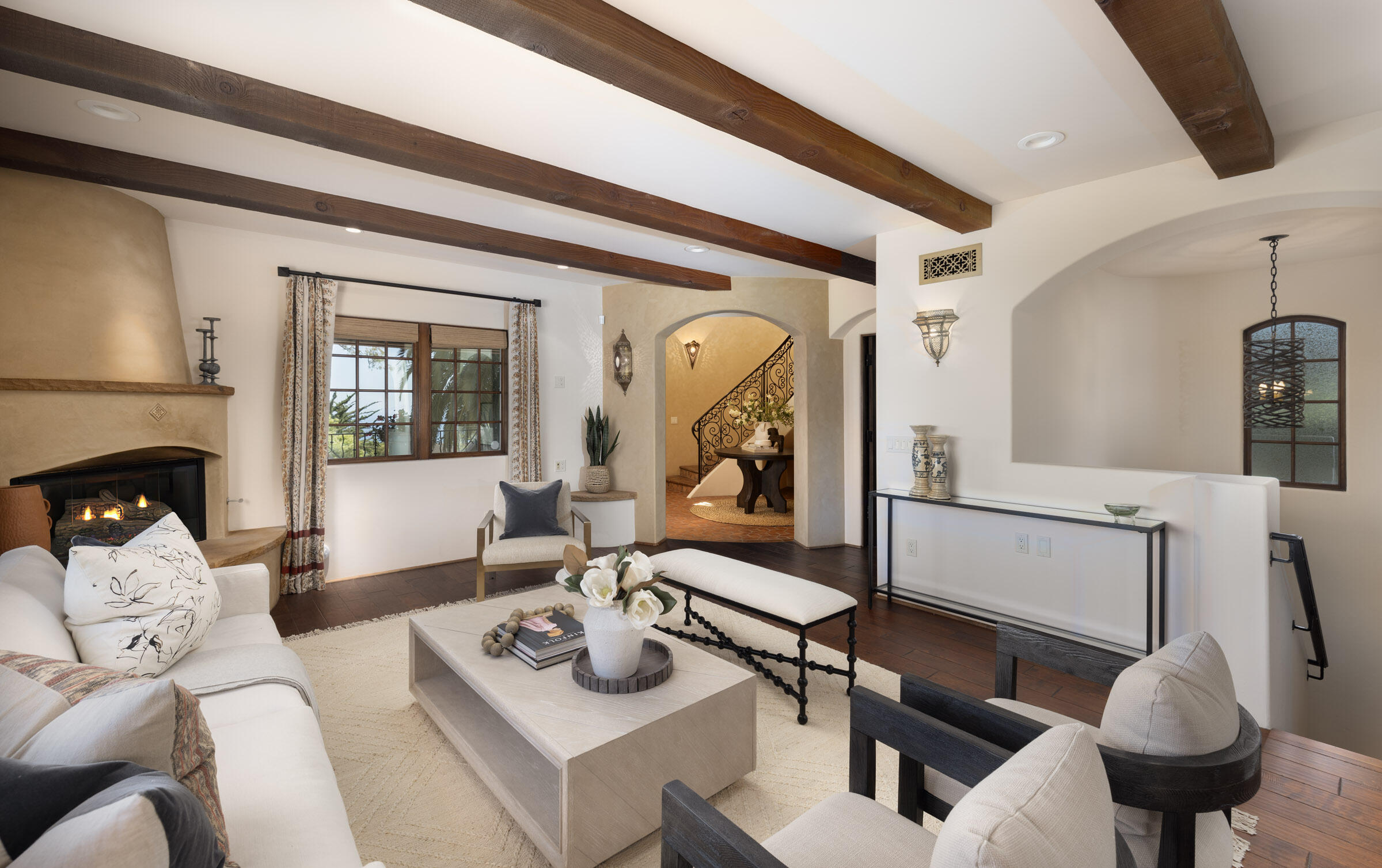 900 Las Alturas Road Santa Barbara, CA 93103 - Photo 12 of 42 Living room