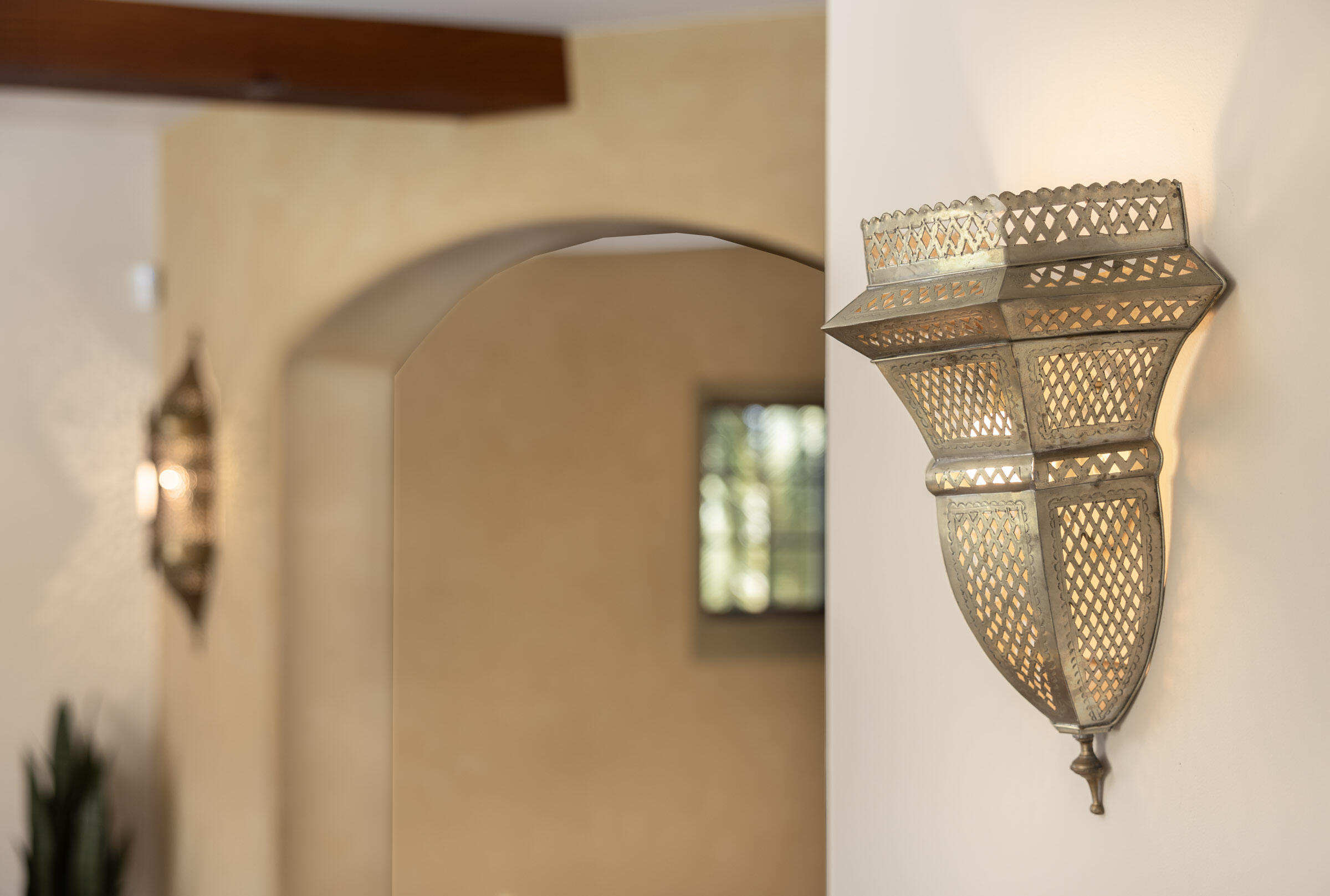 900 Las Alturas Road Santa Barbara, CA 93103 - Photo 14 of 42 a view of entryway