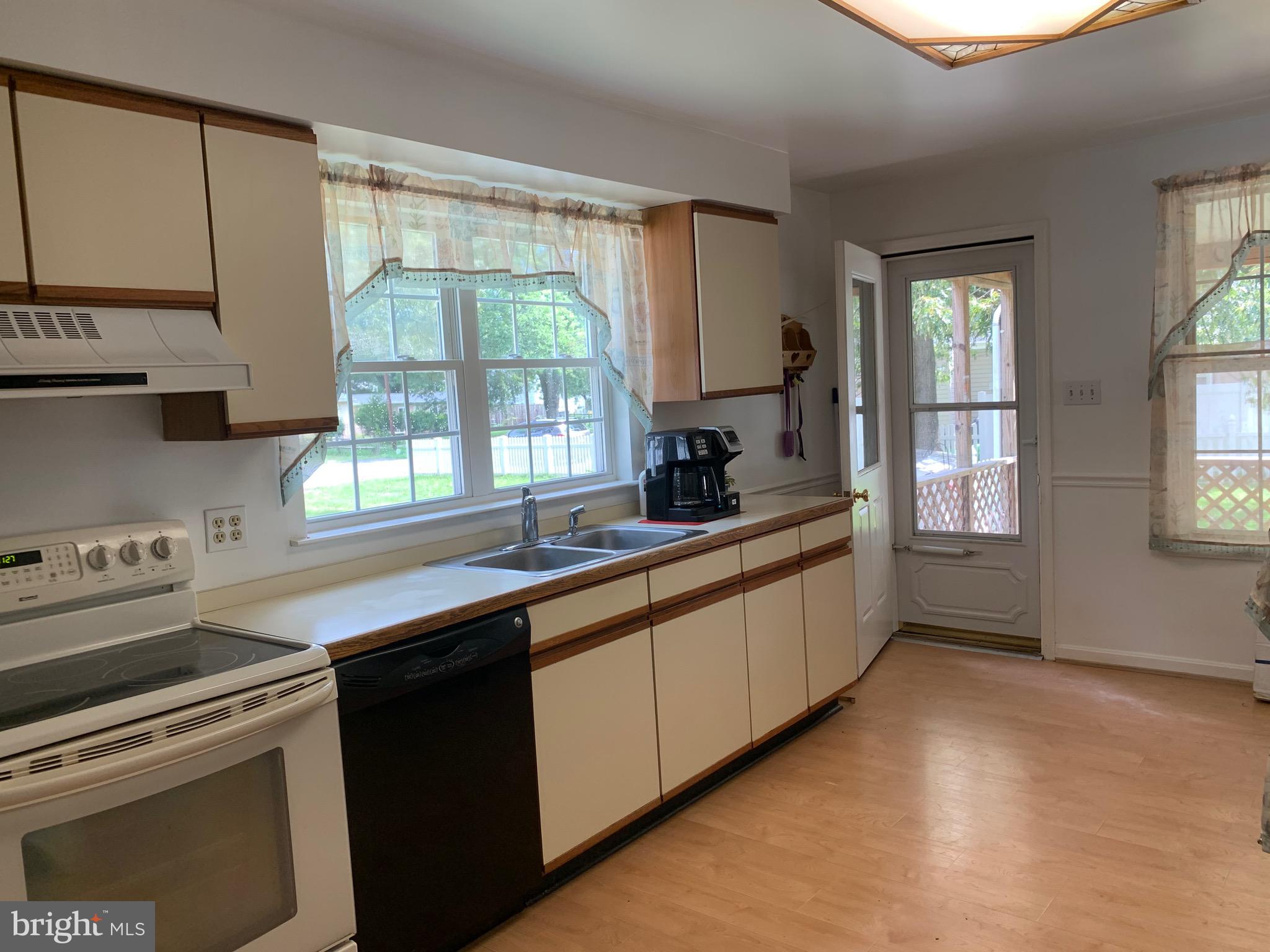 307 Magothy Beach Road Pasadena, MD 21122 - Photo 12 of 29 Gallery Image 12