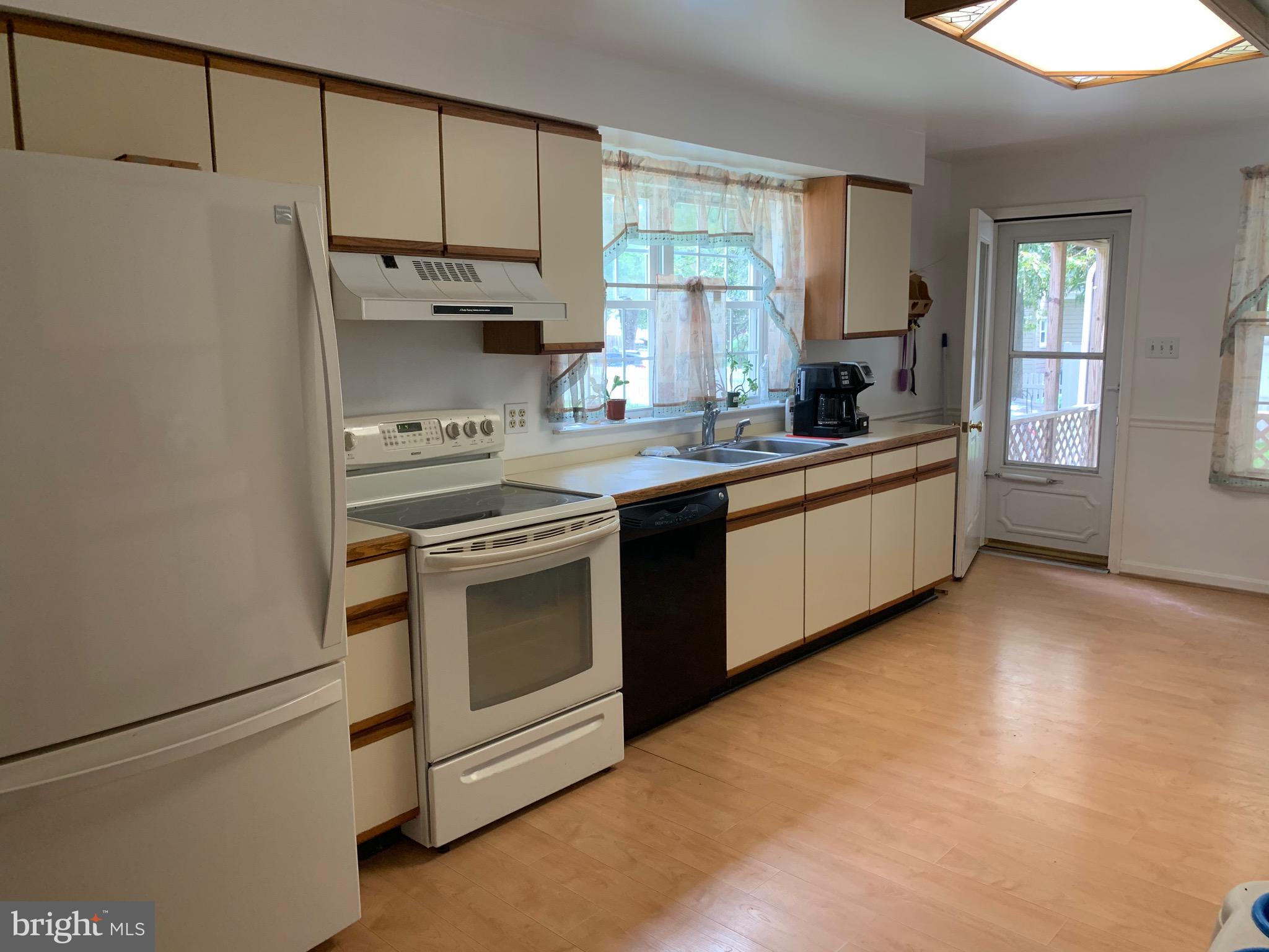307 Magothy Beach Road Pasadena, MD 21122 - Photo 8 of 29 Gallery Image 8