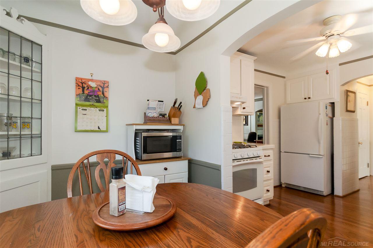 335 Merriweather Road Grosse Pointe, MI 48236 - Photo 15 of 36 50016234-14.JPG
