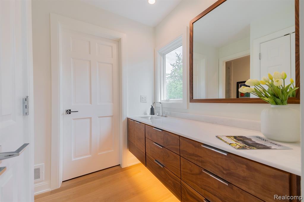 655 Canterbury Road Grosse Pointe Woods, MI 48236 - Photo 35 of 58