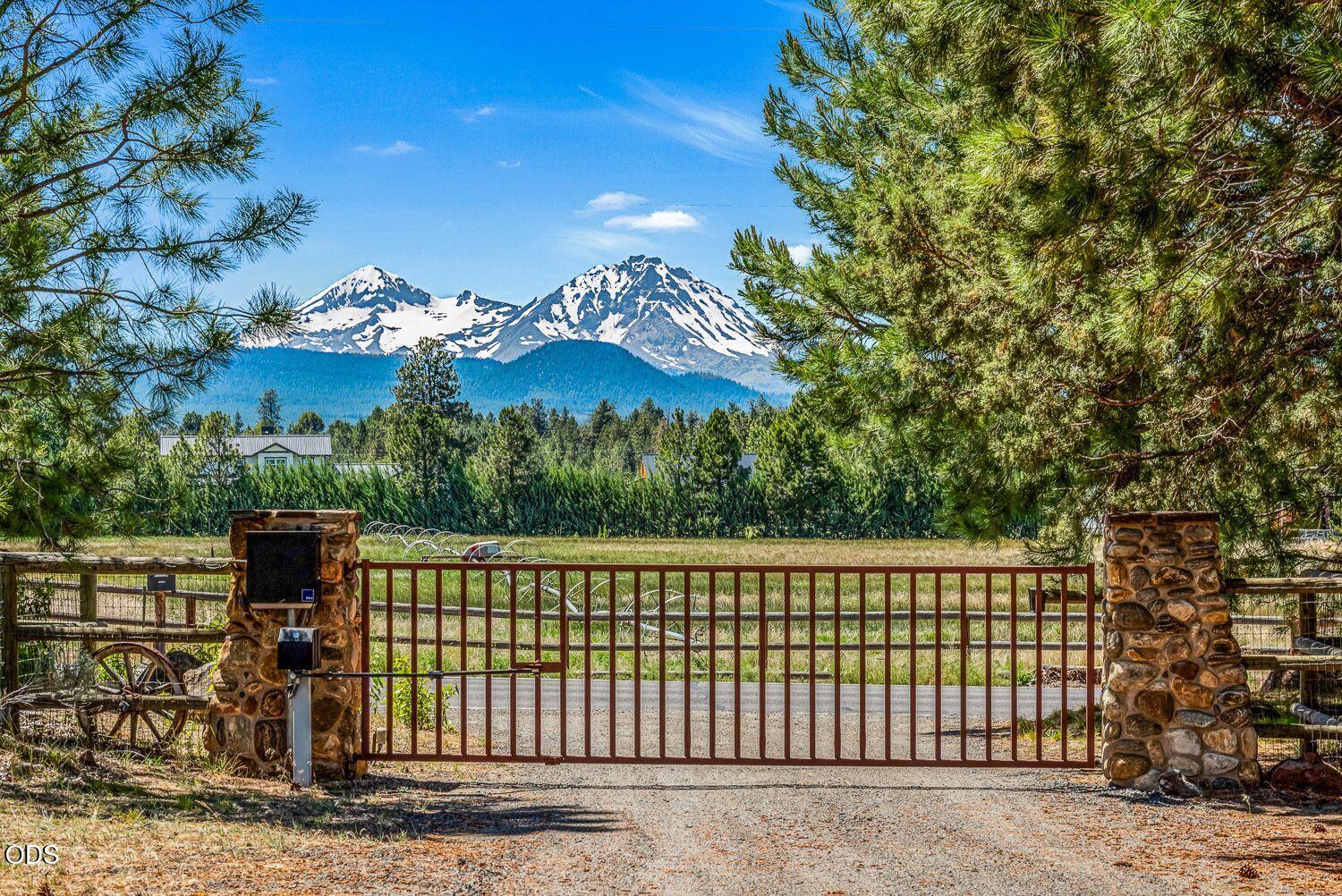 64464 Collins Road Bend, OR 97703 - Photo 2 of 58 Gallery Image 2