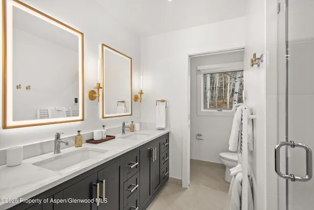 a view of a kitchen with washer and dryer